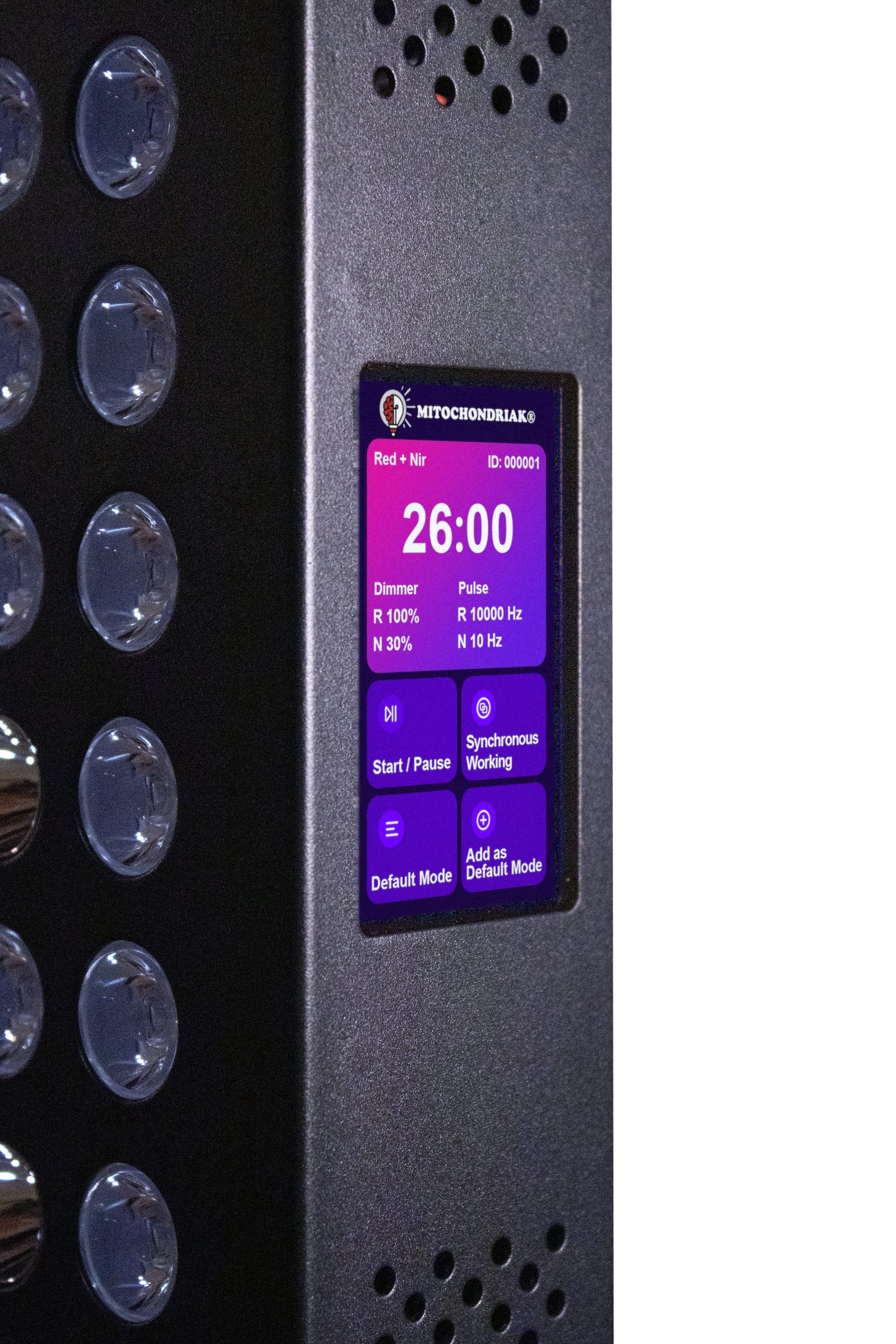 Bok panelu Mitochondriak® nowej generacji z ekranem dotykowym: ekran główny Red + Nir z timerem 26:00, intensywnością i pulsacją